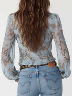 Marta | Blusa de gasa azul estampada con volantes