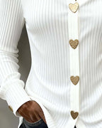 Blusa blanca con botones de corazón