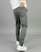 Andrés | Pantalón elástico entallado para hombre