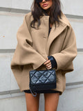 Abrigo oversize beige con botones