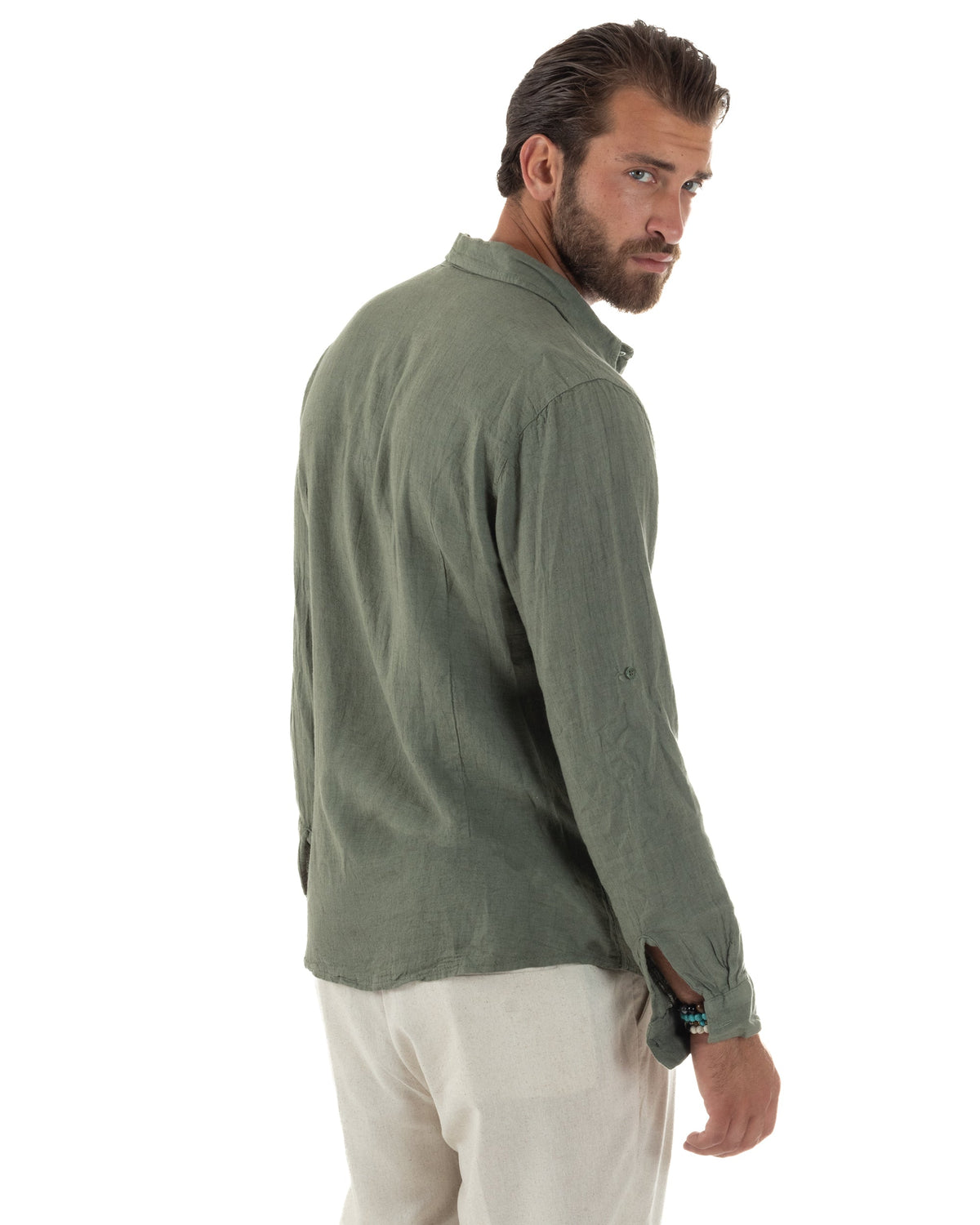 Camisa verde de lino y corte entallado para hombre