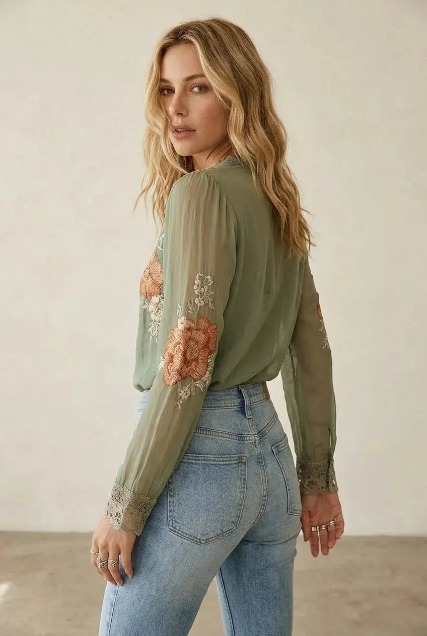 Blusa boho verde oliva con escote en V