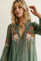 Blusa boho verde oliva con escote en V