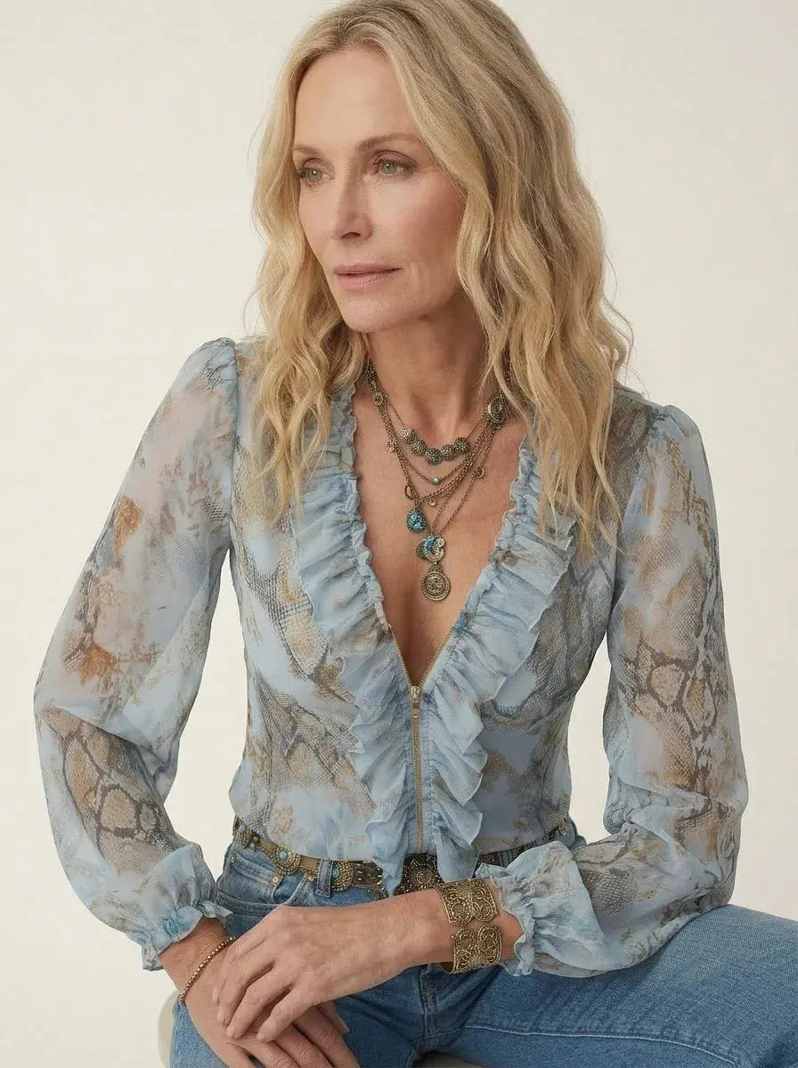 Blusa con estampado de serpiente y volantes