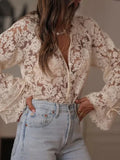 Blusa beige de encaje con volantes