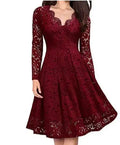 Hortensia | Vestido corto de encaje con escote en V