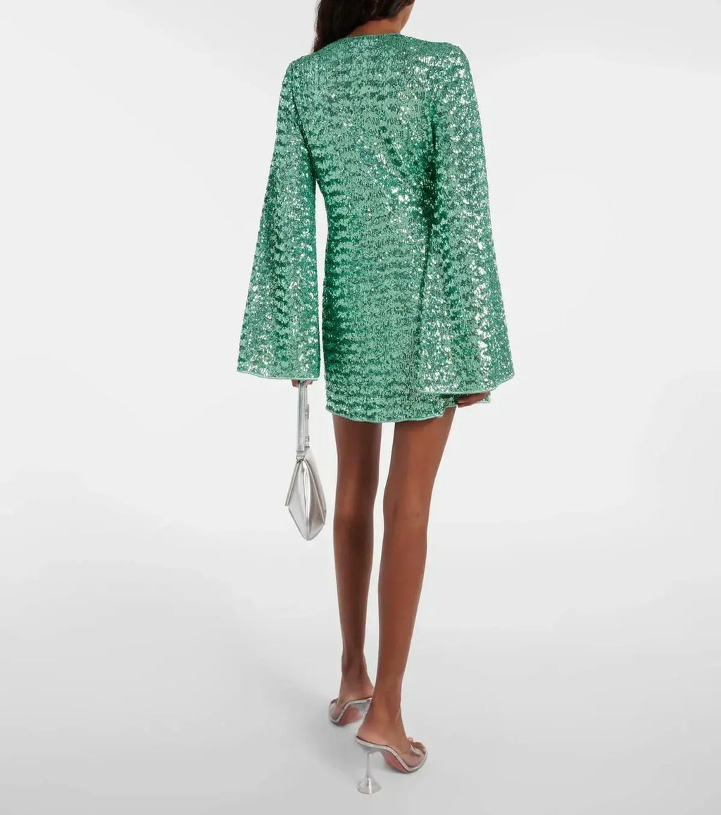 Vestido corto con brillo y escote en V