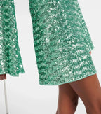 Vestido corto con brillo y escote en V