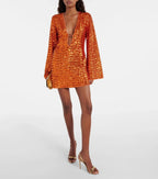 Vestido corto con brillo y escote en V