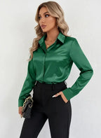 Blusa entallada de acabado satinado