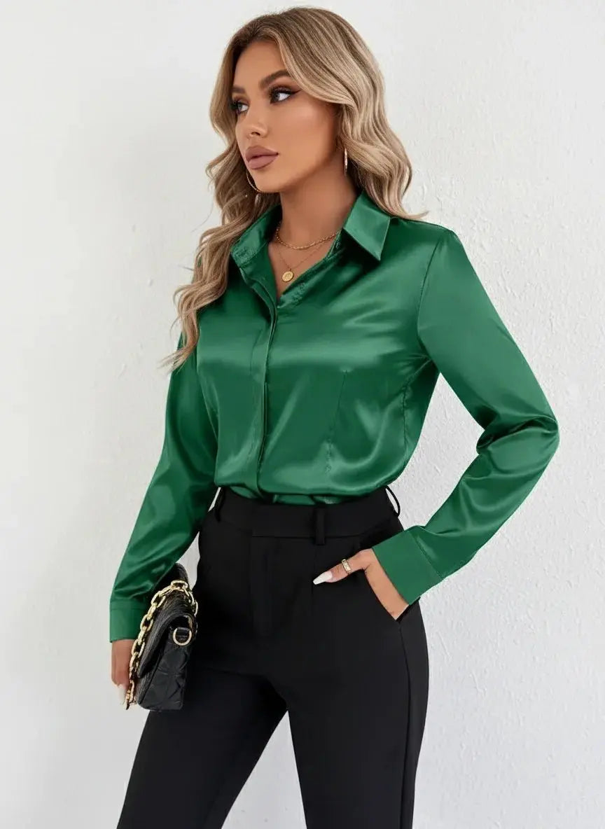 Blusa entallada de acabado satinado