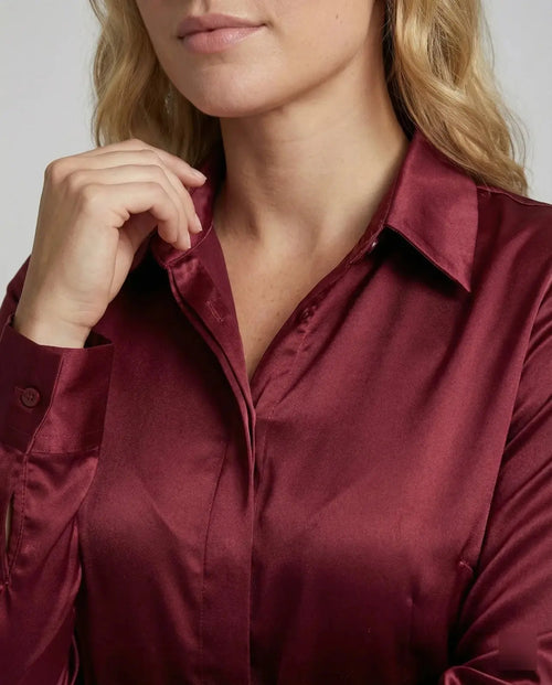 Adela | Blusa entallada de acabado satinado