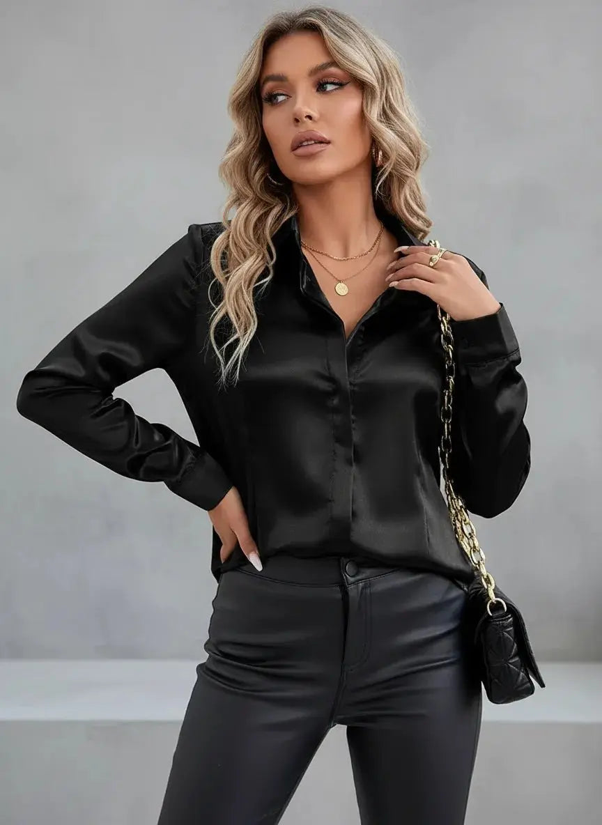Blusa entallada de acabado satinado
