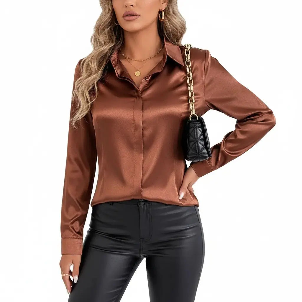 Blusa entallada de acabado satinado