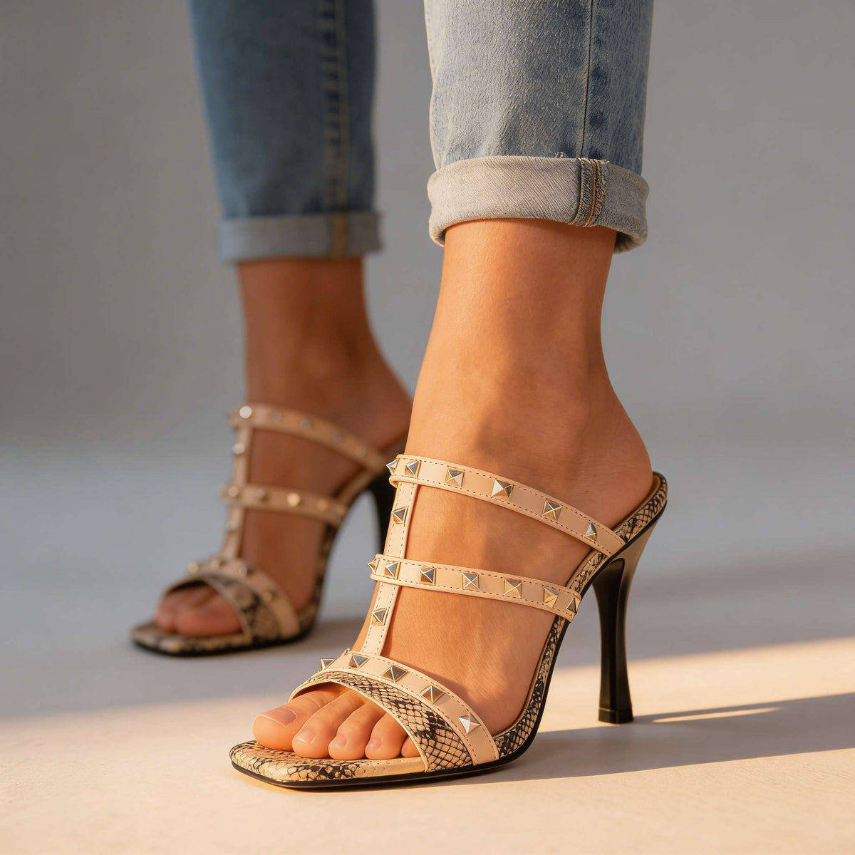 Natalie | Tacones con correa y tachuelas