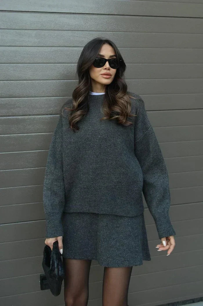 Beatrice | Conjunto de jersey y falda de punto