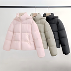 Chaqueta puffer con capucha en rosa, tono claro y negro