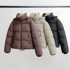 Chaqueta puffer con capucha en marrón, tono claro y negro