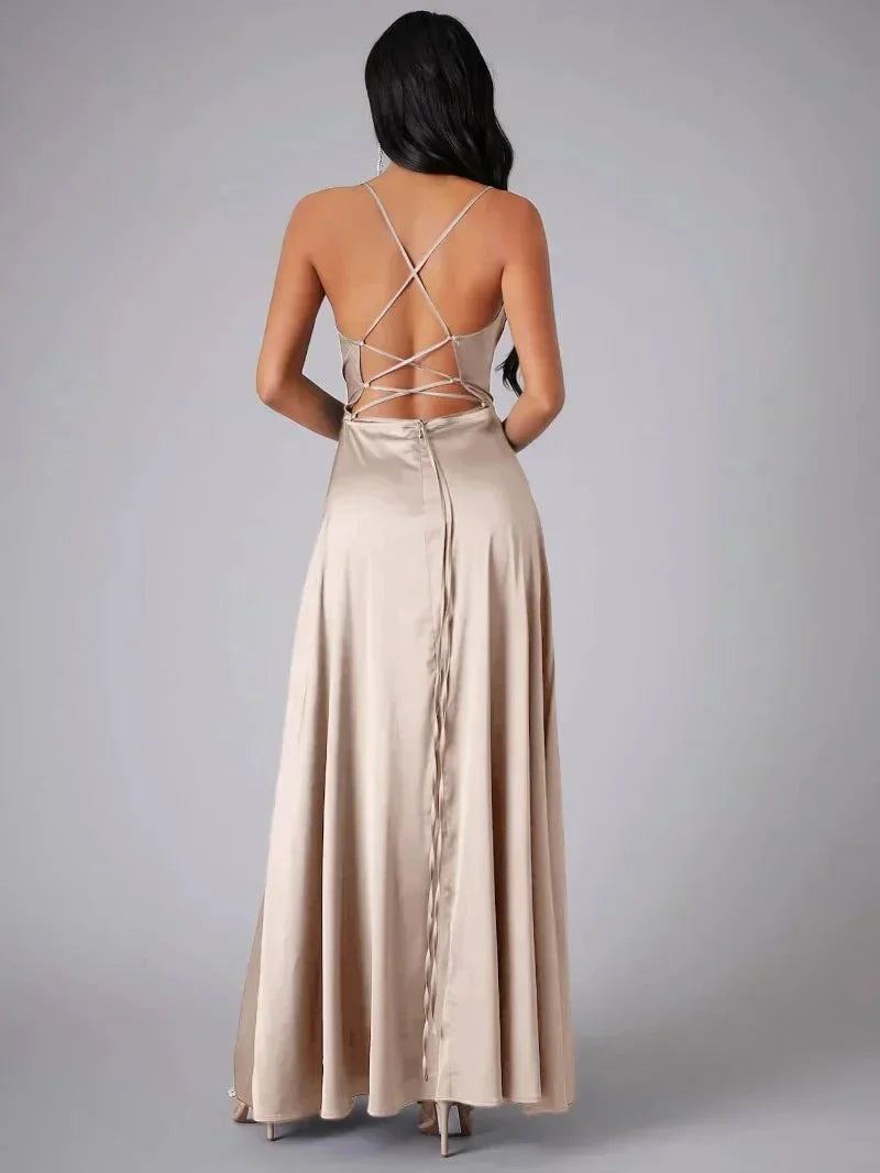 Vestido largo satinado con espalda abierta