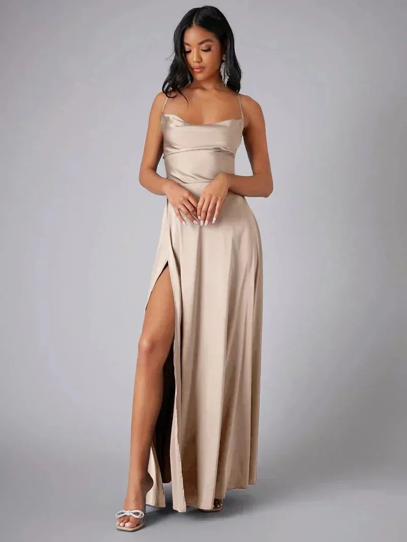 Vestido largo satinado con espalda abierta