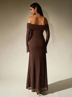Vestido largo con brillo y hombros descubiertos