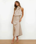 Vestido midi con cuello halter drapeado