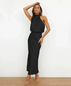 Vestido midi con cuello halter drapeado