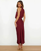 Vestido midi con cuello halter drapeado