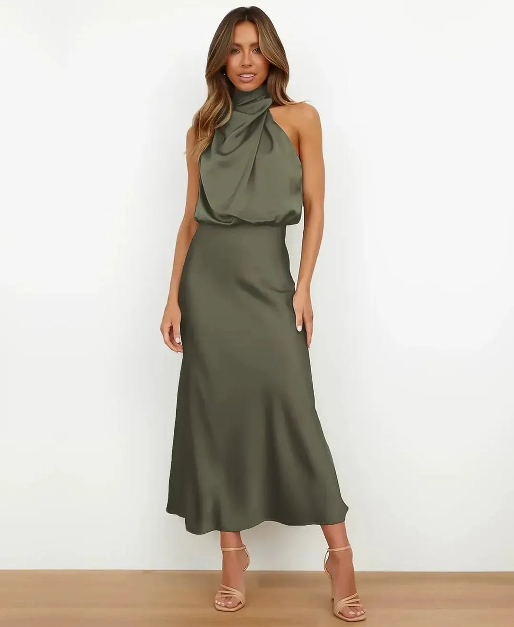 Vestido midi con cuello halter drapeado