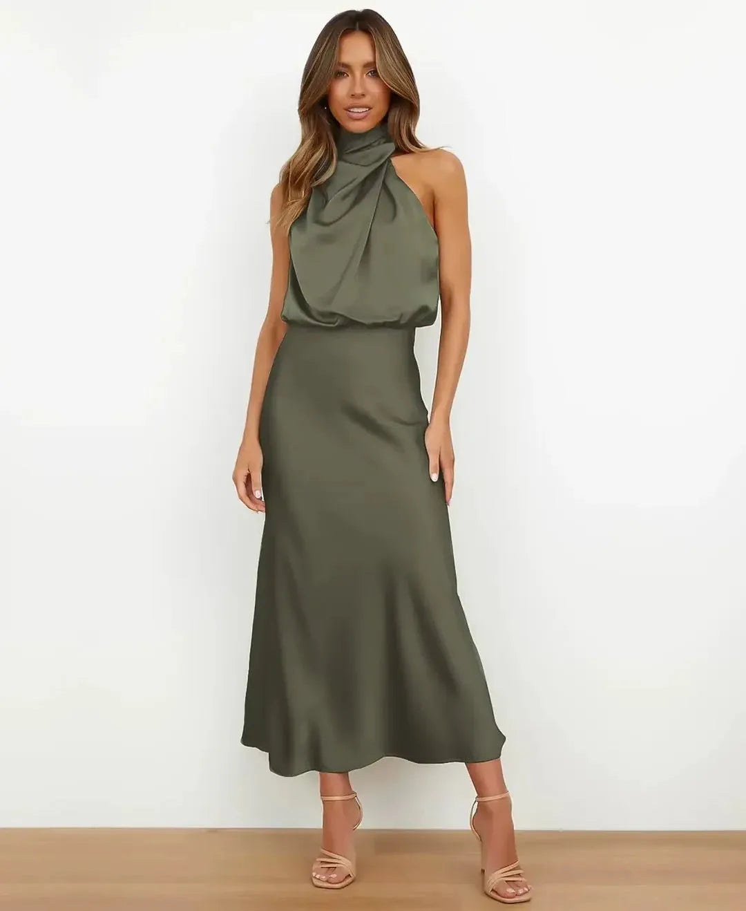 Vestido midi con cuello halter drapeado