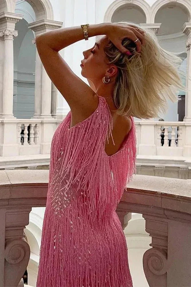 Vestido corto con lentejuelas y flecos