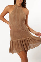Vestido corto de crochet con cuello halter