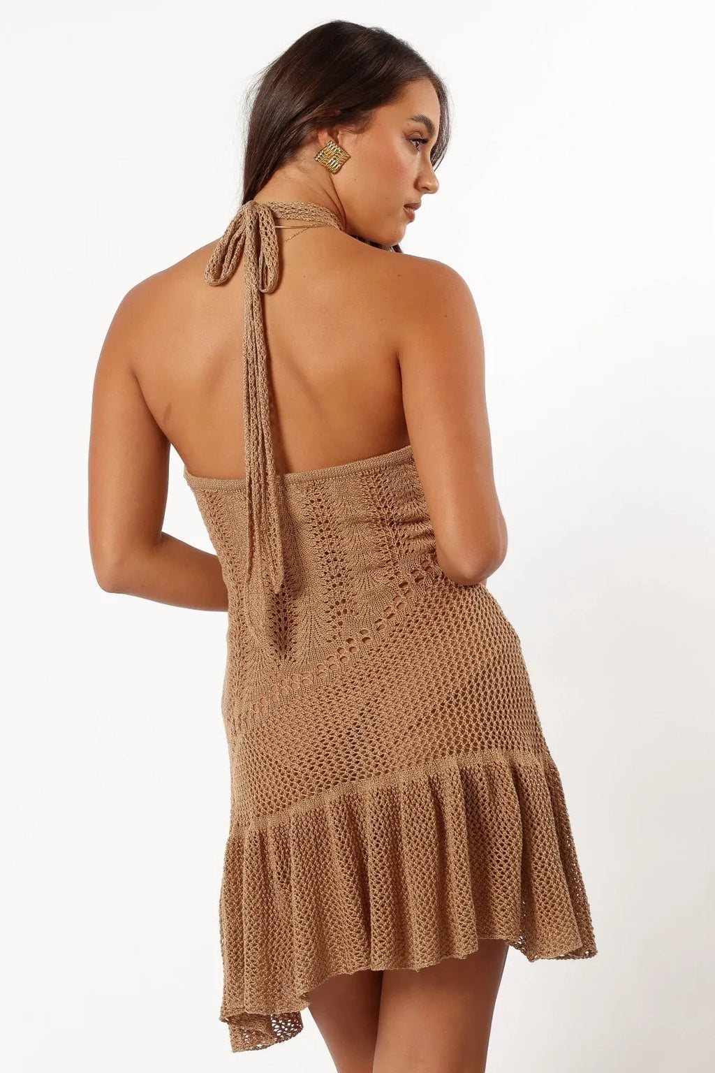 Vestido corto de crochet con cuello halter