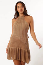 Vestido corto de crochet con cuello halter