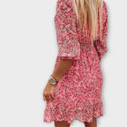 Vestido corto de flores con escote en V