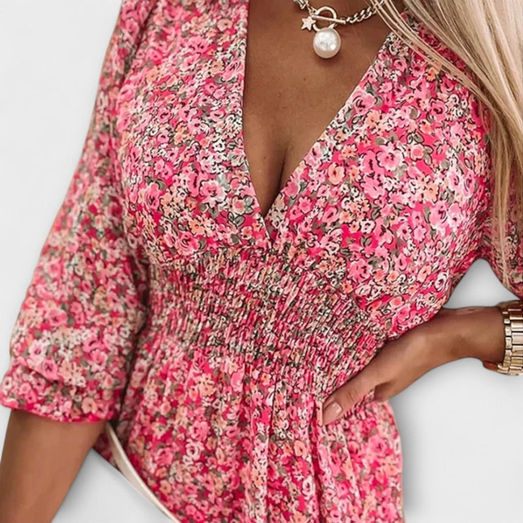 Vestido corto de flores con escote en V