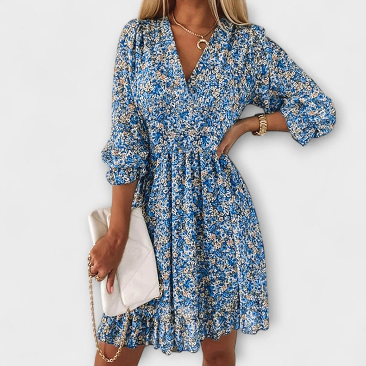 Vestido corto de flores con escote en V