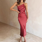 Vestido midi satinado de un hombro