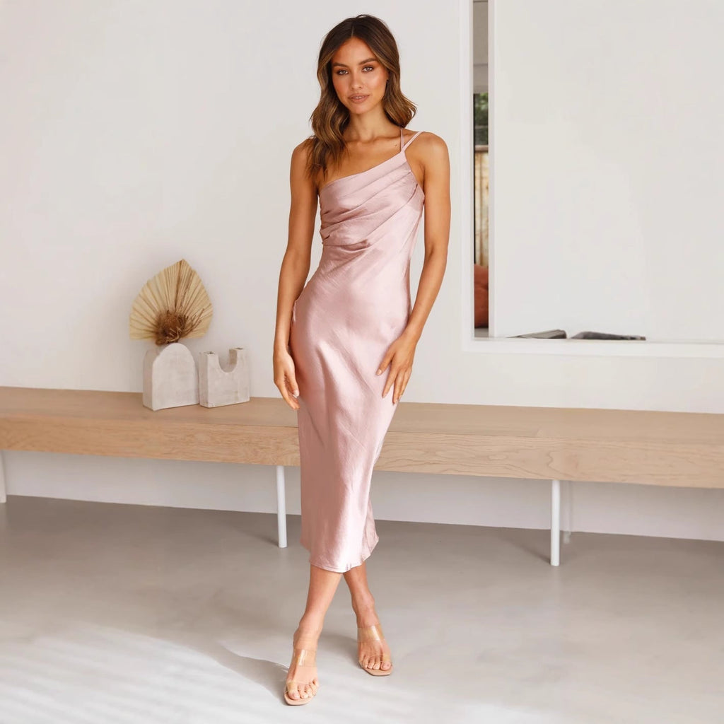 Vestido midi satinado de un hombro
