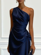 Vestido midi de un hombro con frunces