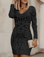 Vestido corto ajustado con escote en V