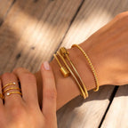 Nácar | Pulsera espiral triple bañada en oro de 18 quilates