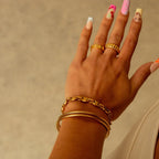Nácar | Pulsera espiral triple bañada en oro de 18 quilates