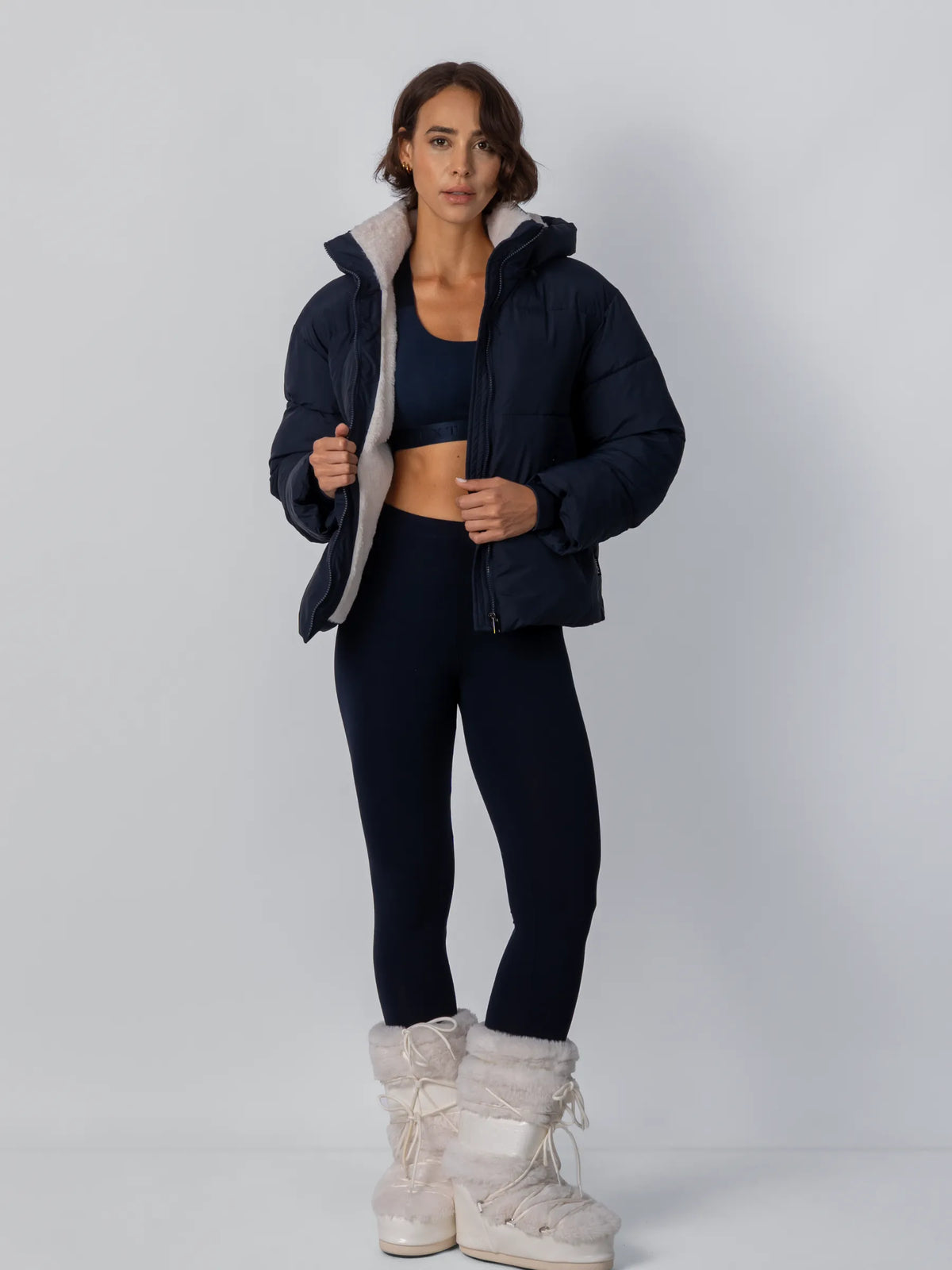 Elena Chaqueta acolchada clásica corta con capucha desmontable