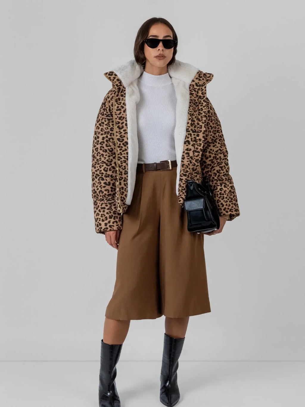 Elena Chaqueta acolchada clásica corta con capucha desmontable